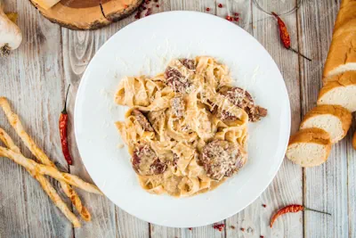 muy rico Fettuccine cremoso de carne