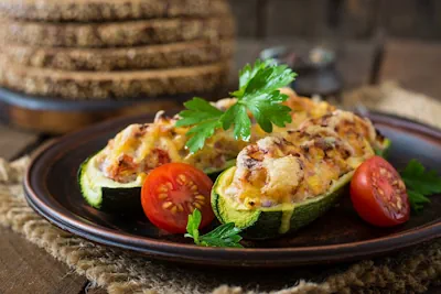 Delicioso Zapallo Italiano relleno de pollo con costra de queso