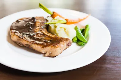 deliciosas Chuletas de Cerdo con Champiñones