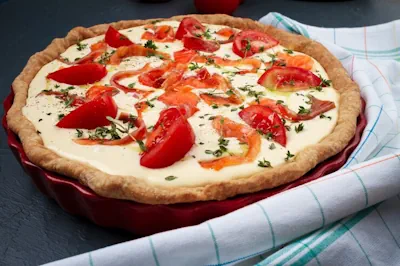 Sabroso Quiche de salmón con tomates