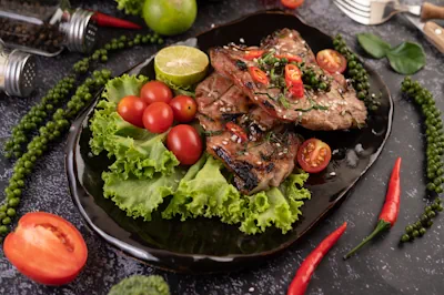 sabrosa Pulpa Pierna de Cerdo con Chimichurri y Ensalada